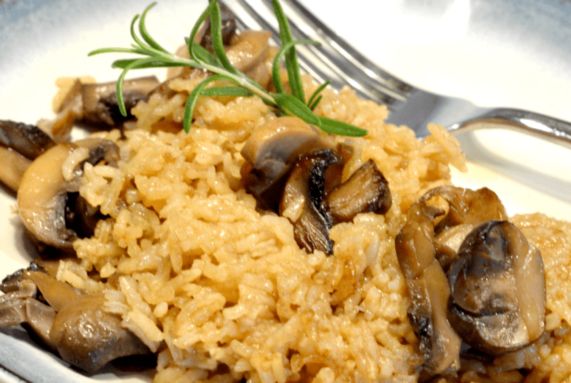 easy side dish, simple side dish, easy rice recipe, simple rice recipe, brown rice, rice and mushrooms, pantry staples, potluck recipe, how to make rice, cook rice, baked rice, baked rice casserole, rice and mushroom casserole.